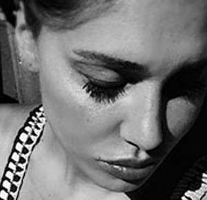 Belen Rodriguez cita uno dei brani più famosi di Pino Daniele, “Quando”, lo fa alla sua maniera con una foto su instagram. Ci mancherebbe contestare il ... - belen-sexy-pino-daniele-morto-300x289